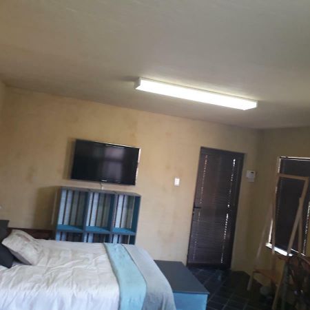 Studio@104 Apartment Мозел Бей Екстериор снимка